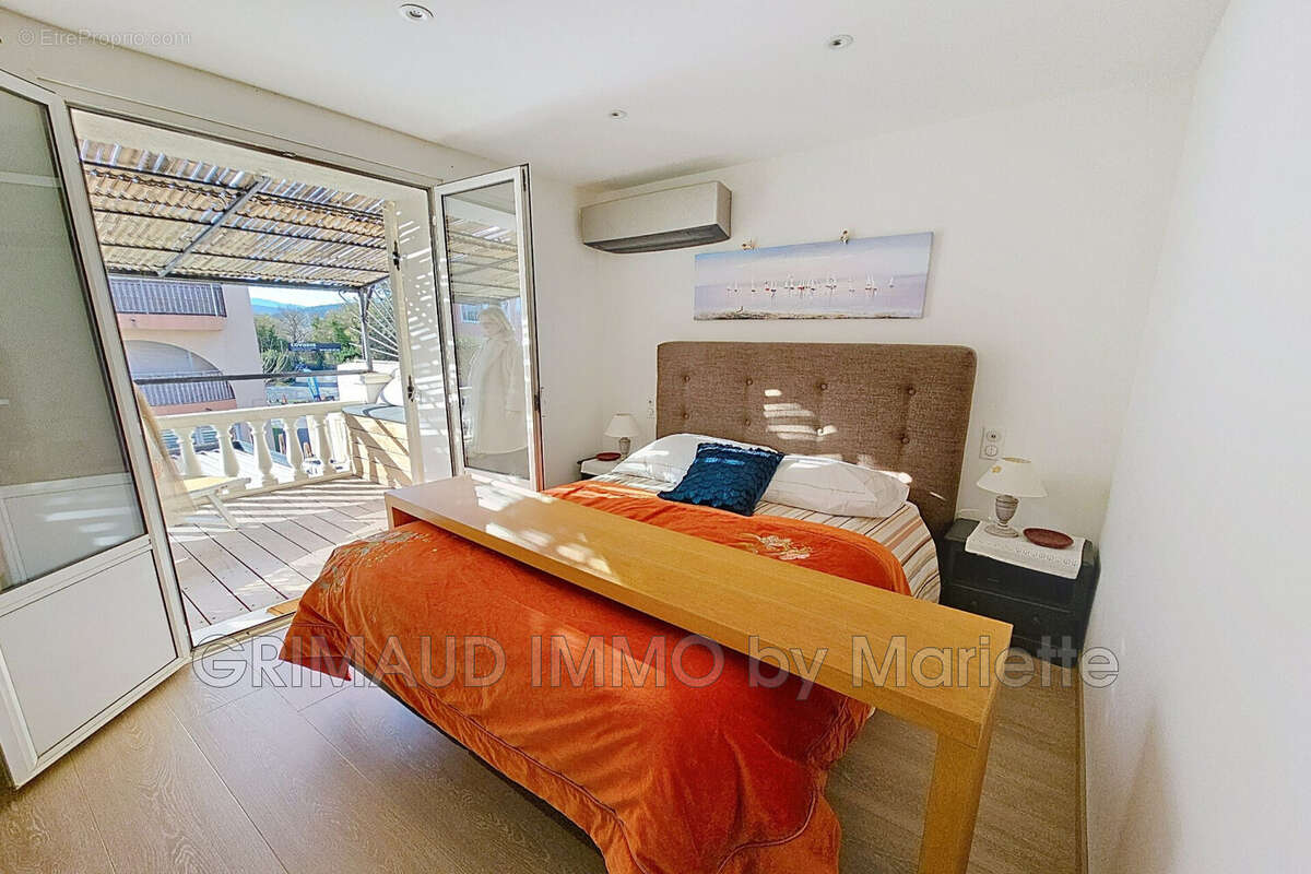 Appartement à GRIMAUD