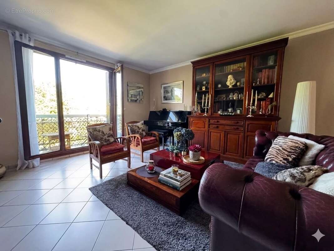 Appartement à LE PLESSIS-TREVISE