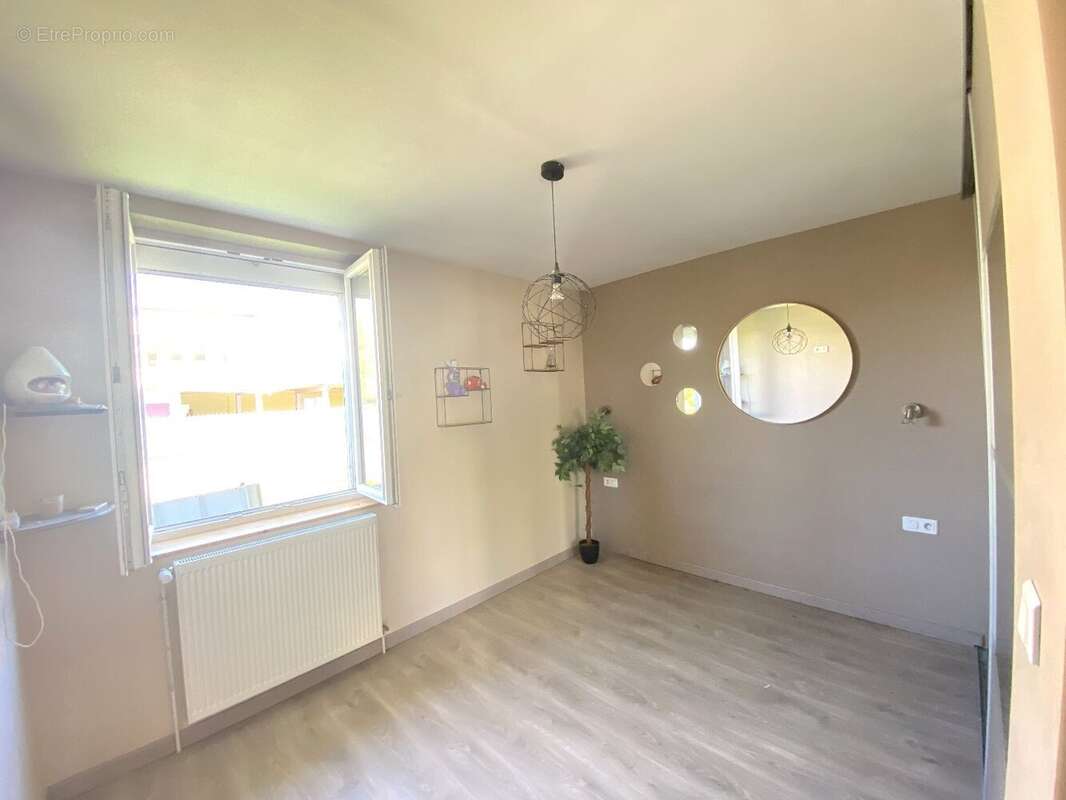 Maison à GRAND-CHARMONT