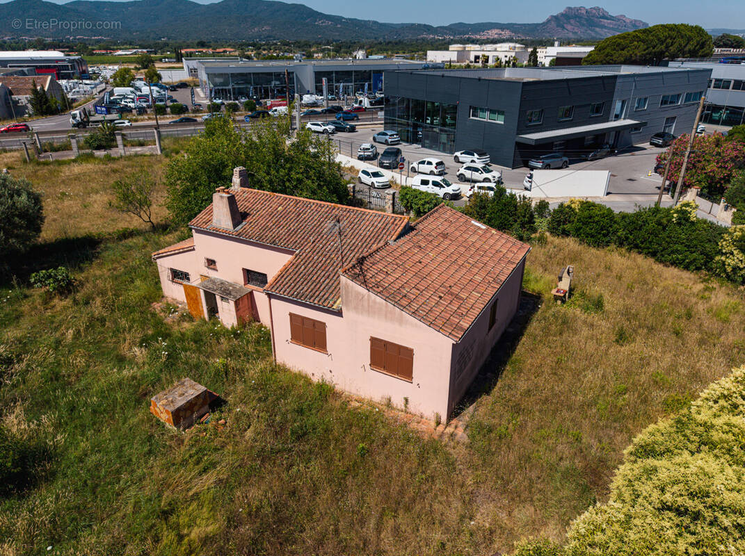 Autre à PUGET-SUR-ARGENS