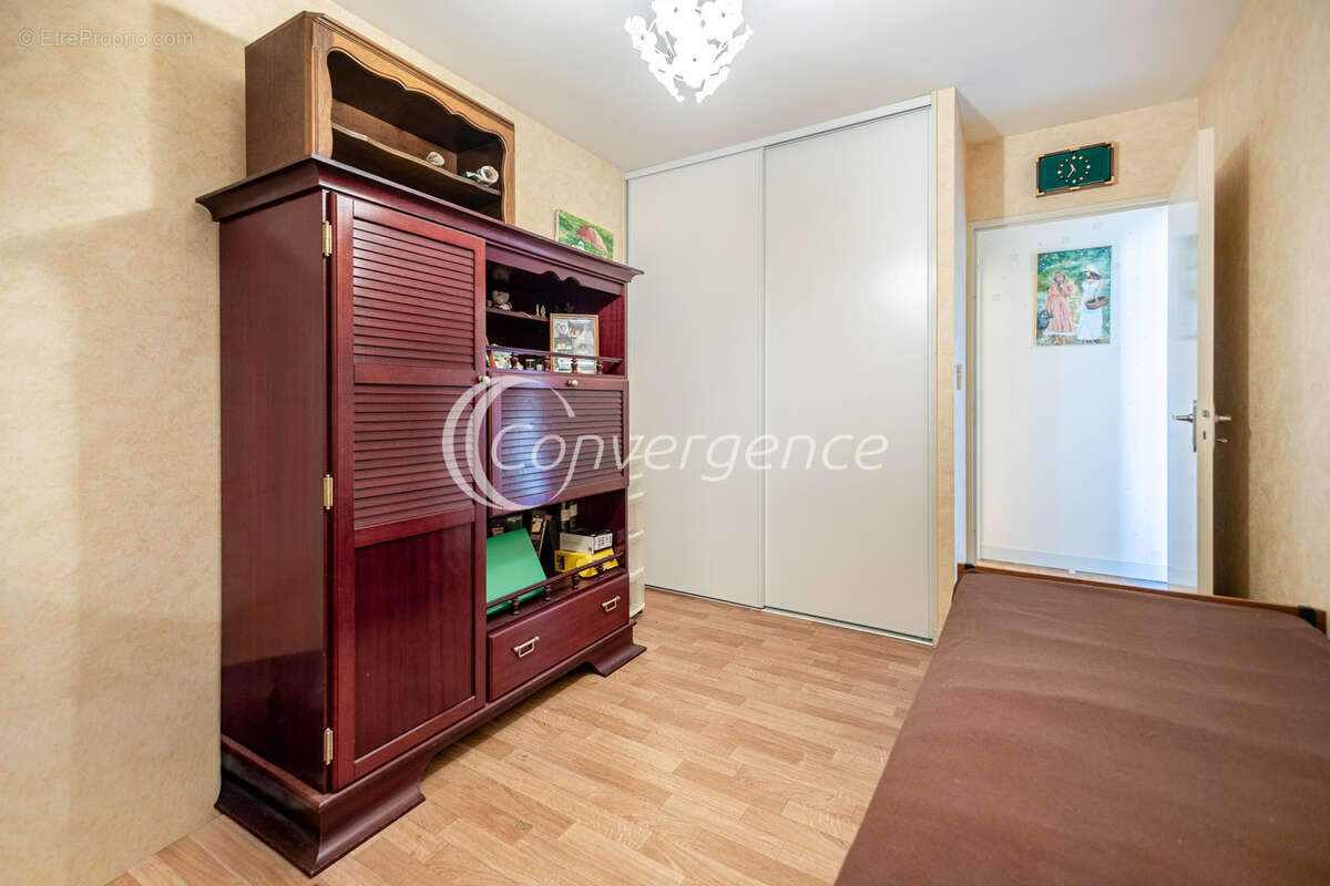 Appartement T3, accès PMR, ascenseur, garage et balcons SAINT JUNIEN - photo 7