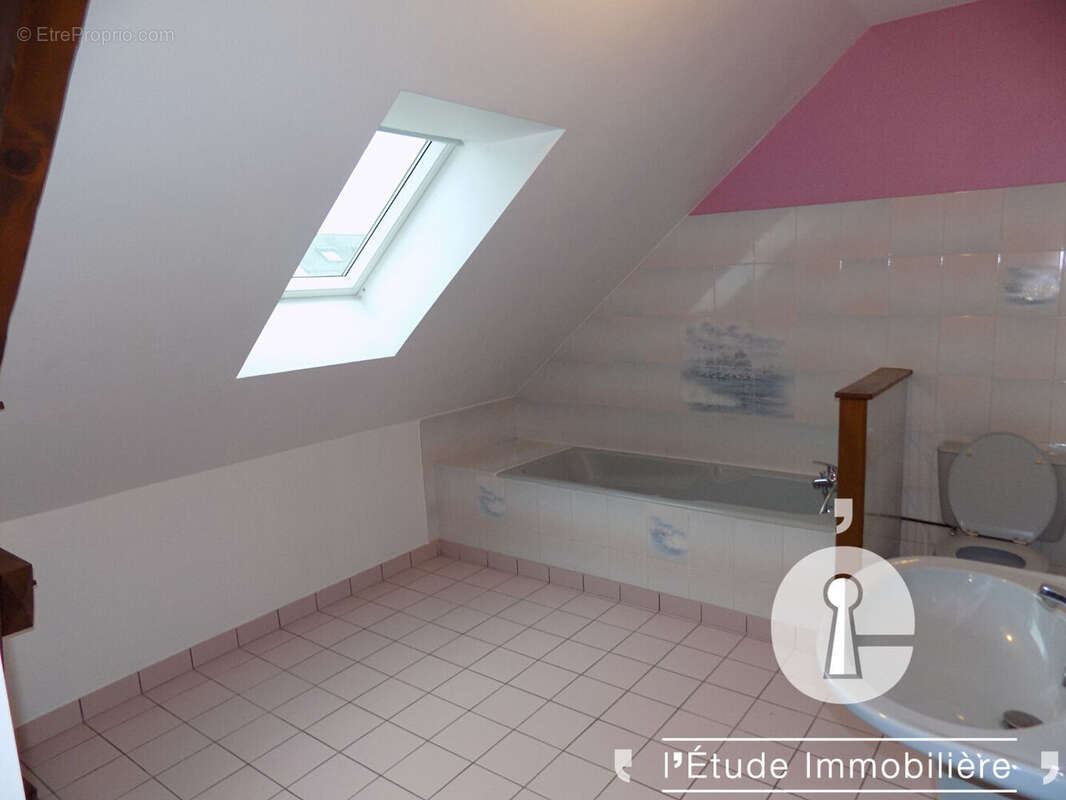 Maison à MESLAY-DU-MAINE