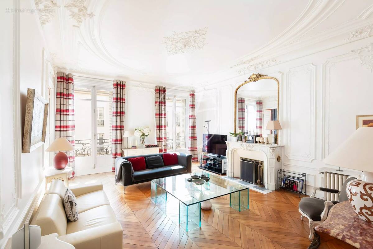 Appartement à PARIS-8E
