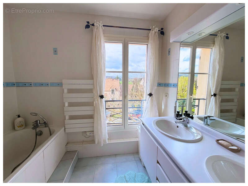 Maison à FONTENAY-LE-FLEURY