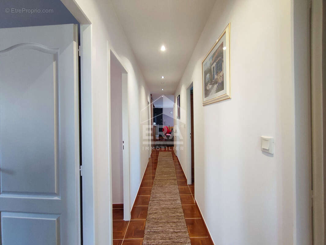 Maison à LE DESCHAUX