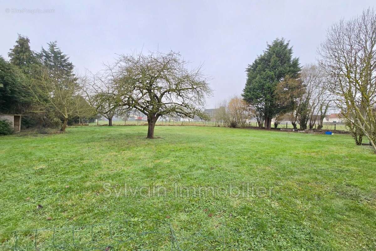Maison à MILLY-SUR-THERAIN