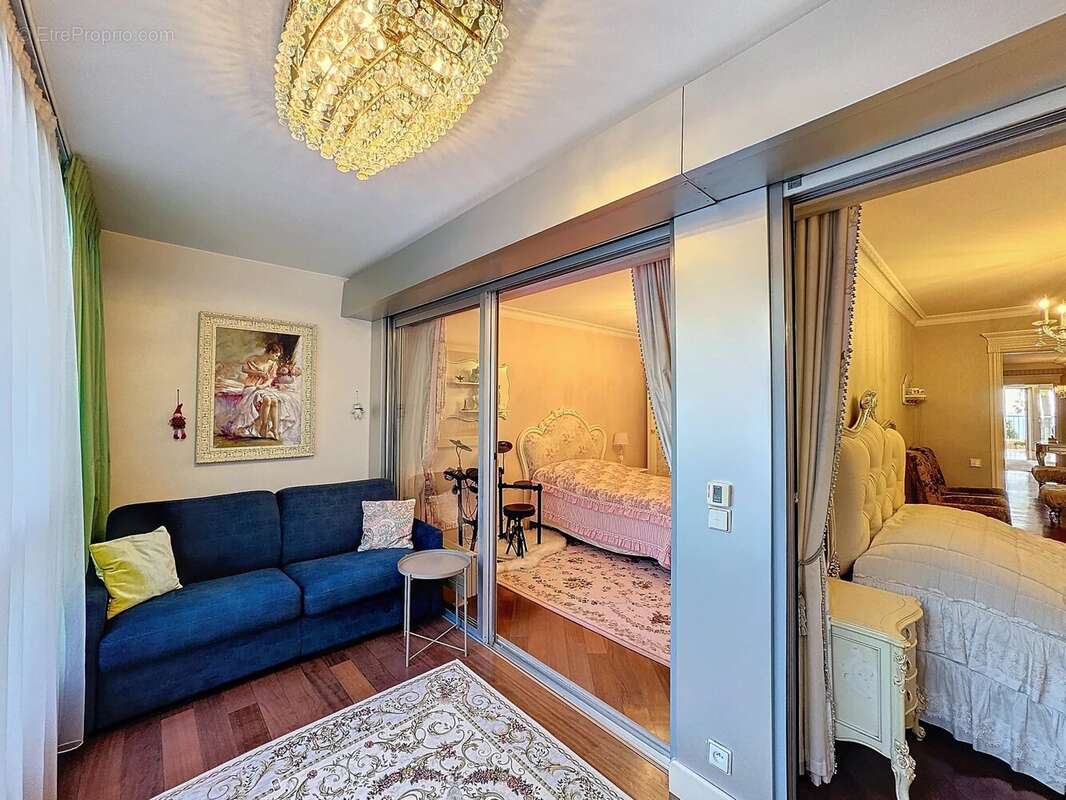 Appartement à VALLAURIS