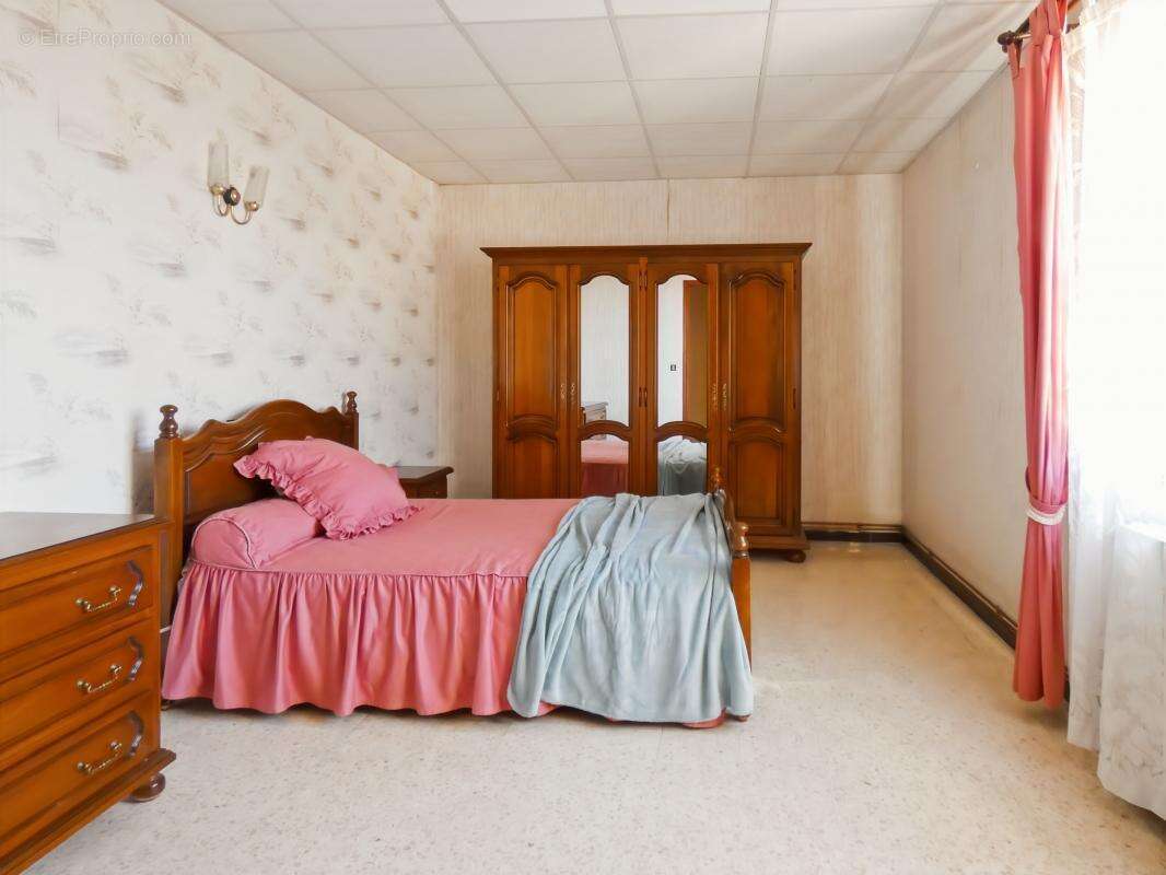 Maison à SAINT-QUENTIN-LA-POTERIE