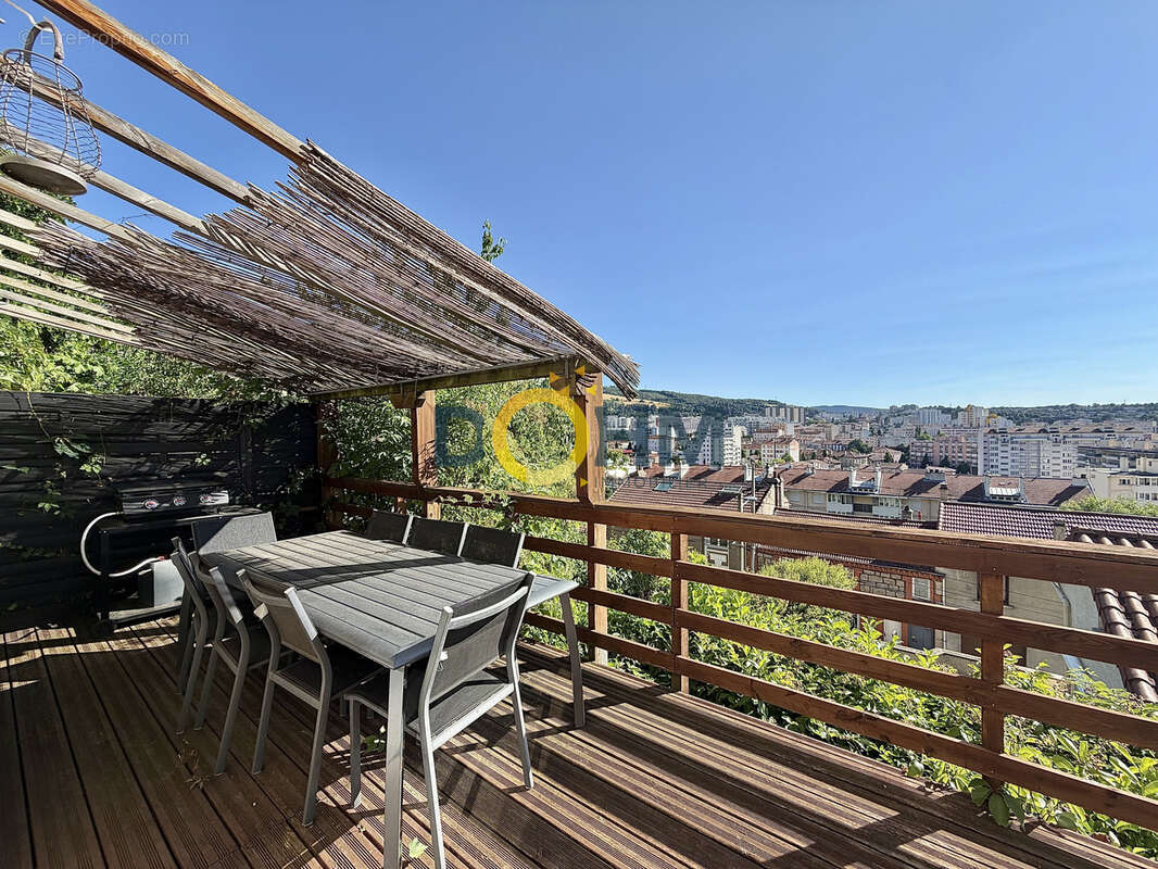 Appartement à SAINT-ETIENNE