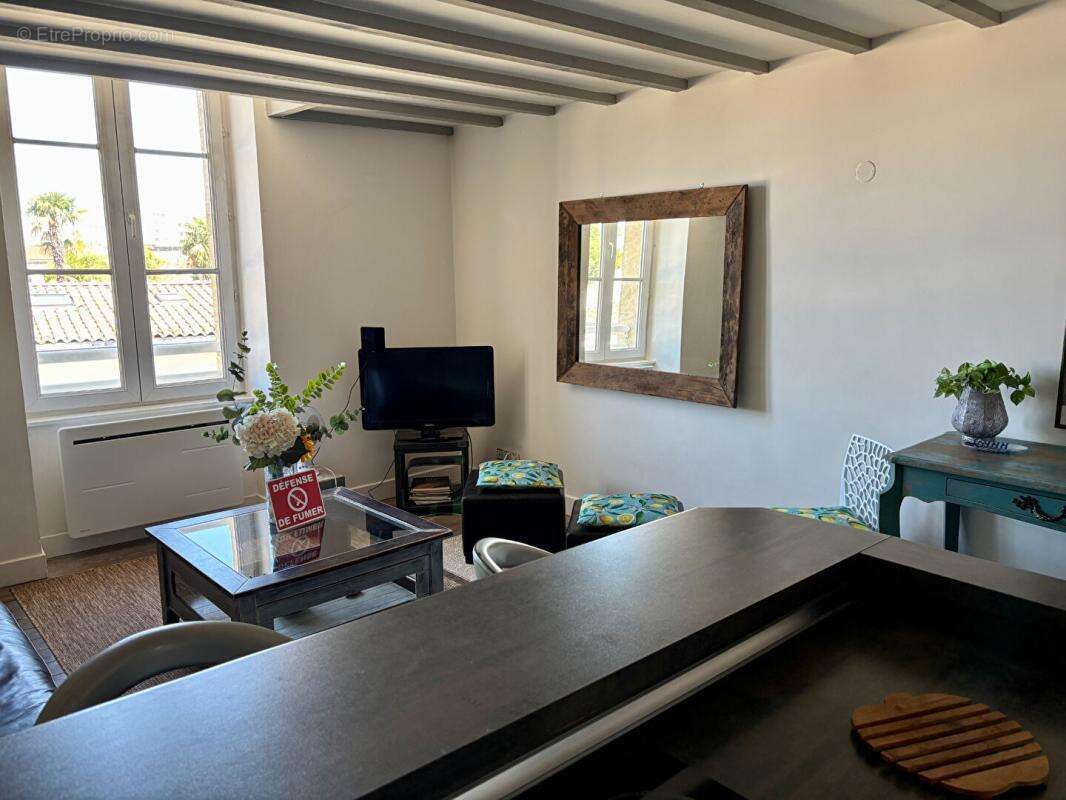 Bordeaux Nansouty  Duplex de charme avec parking, vendu meublé, fort potentiel locatif - photo 3