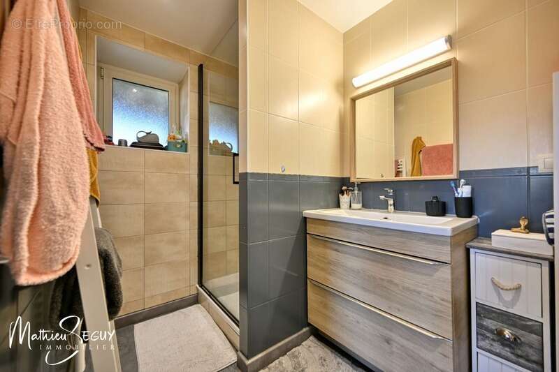 Appartement à COURZIEU