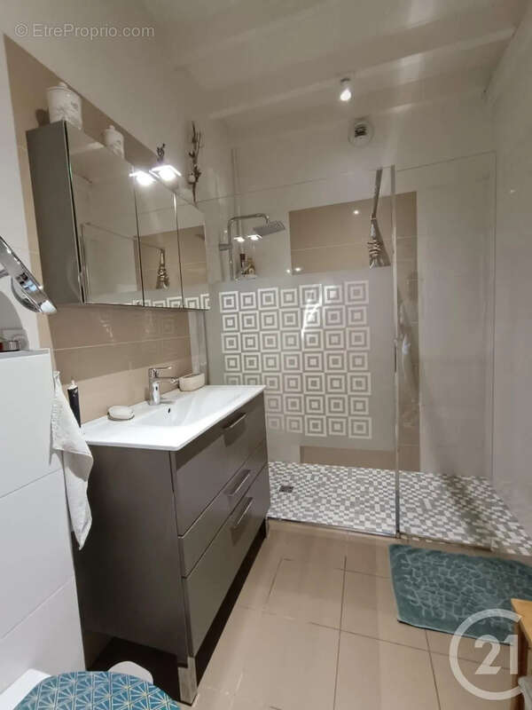 Maison 129 m² à Les Eglisottes-Et-Chalaures  - photo 4