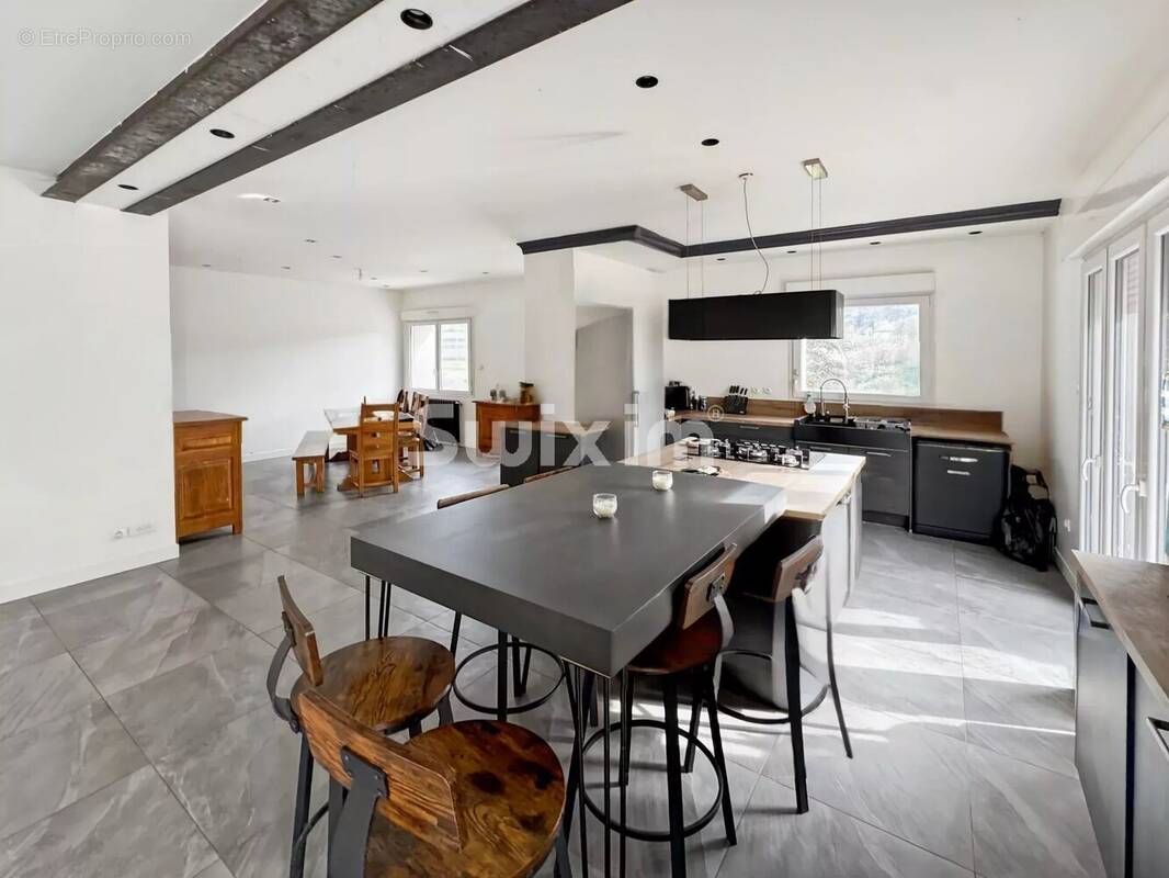 Maison à MONTELIMAR