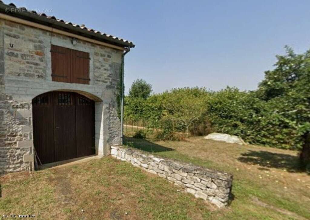 Maison à NANTEUIL-EN-VALLEE