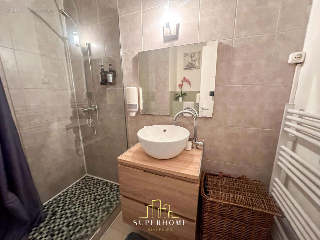 Appartement à MARSEILLE-1E