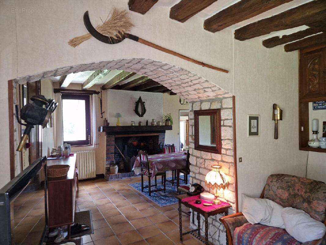 Maison à SAINT-VICTOR-DE-BUTHON