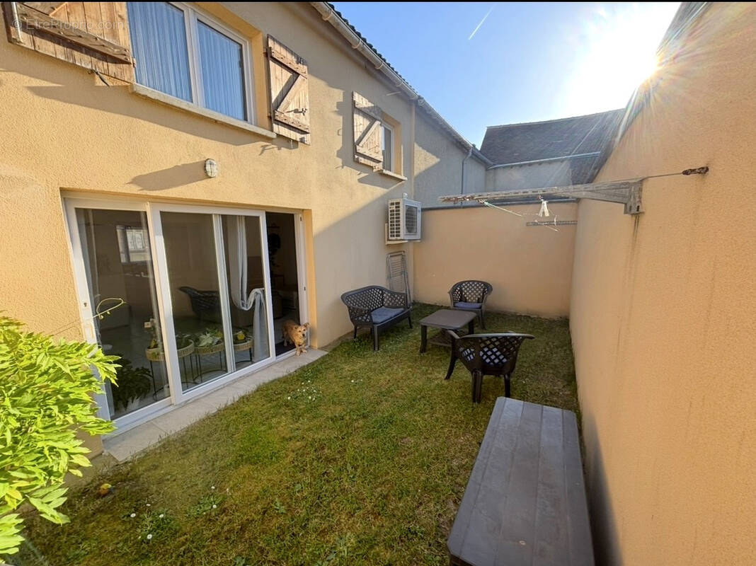 Maison à HOUDAN