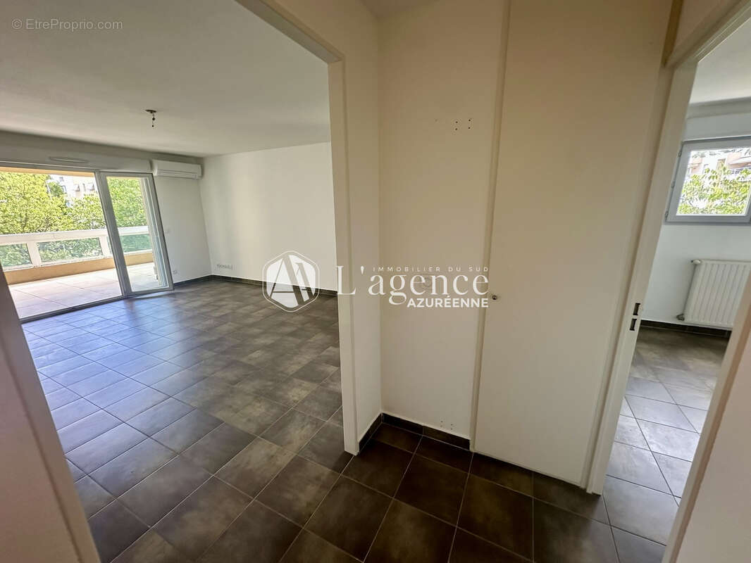 Appartement à SAINT-LAURENT-DU-VAR
