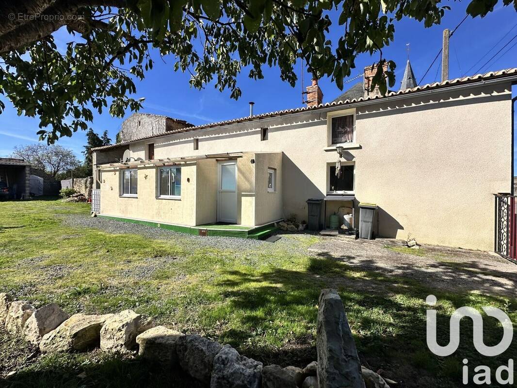 Maison 78 m² à Sainte-Verge  - photo 1