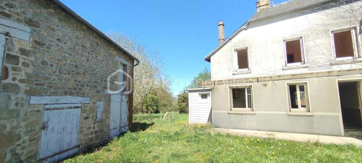 Maison de village, grange et terrain - photo 8