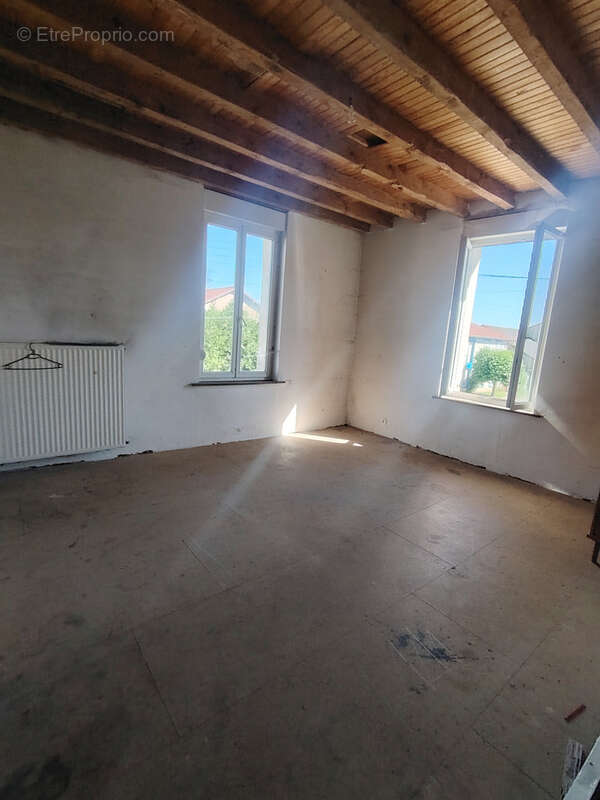 Maison à DAMPVITOUX