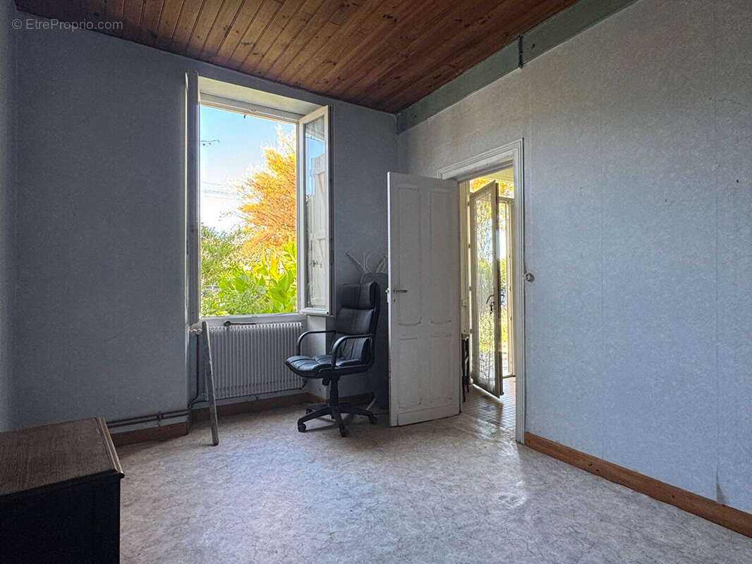 Maison à JAU-DIGNAC-ET-LOIRAC