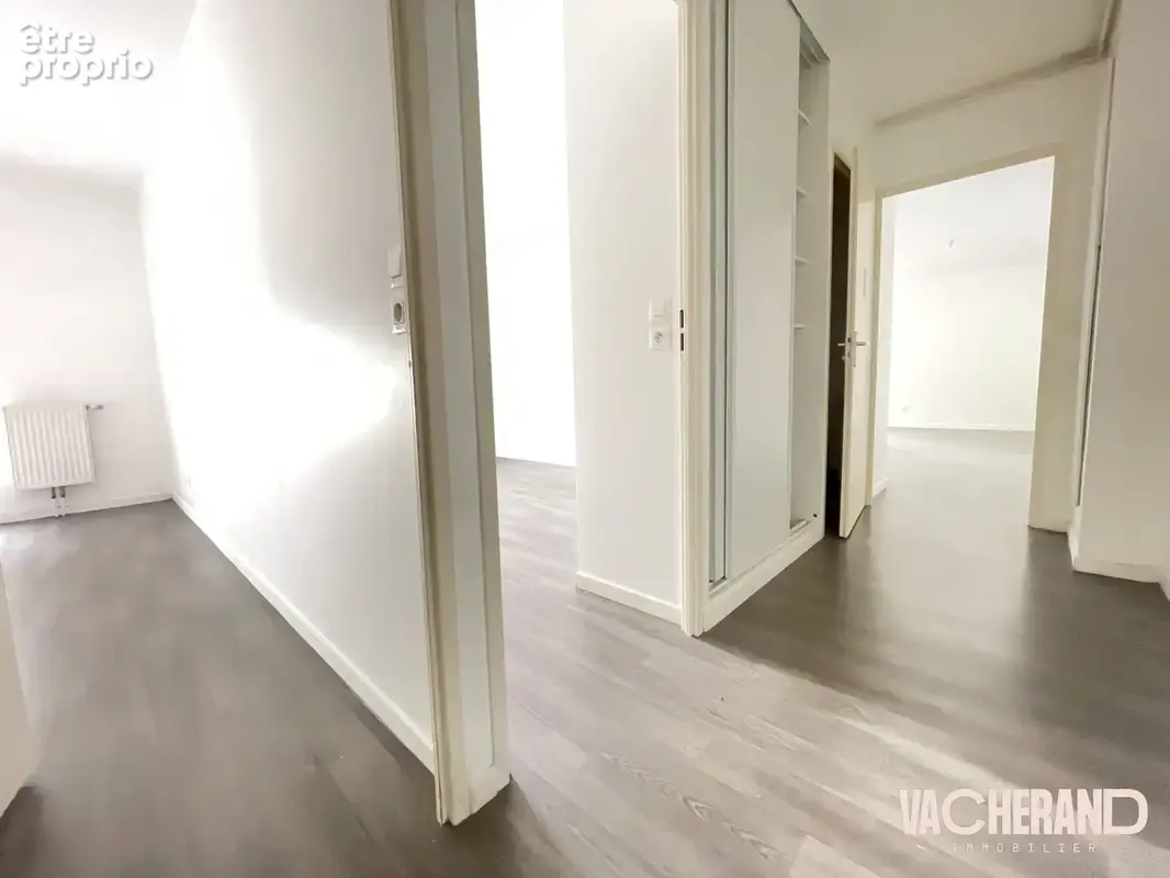 Appartement 4 pièces 69 m² à vendre à Lille (59000) - photo 2