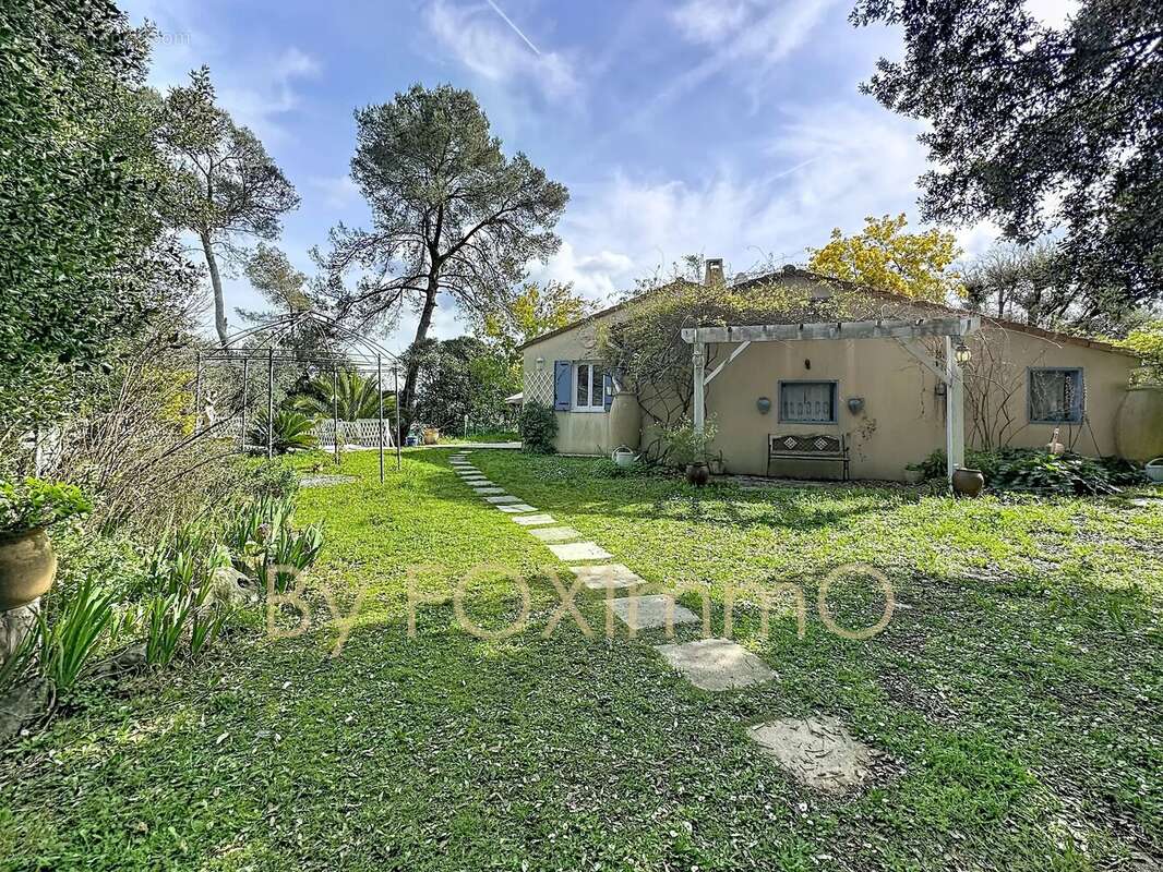 Maison à ROQUEFORT-LES-PINS