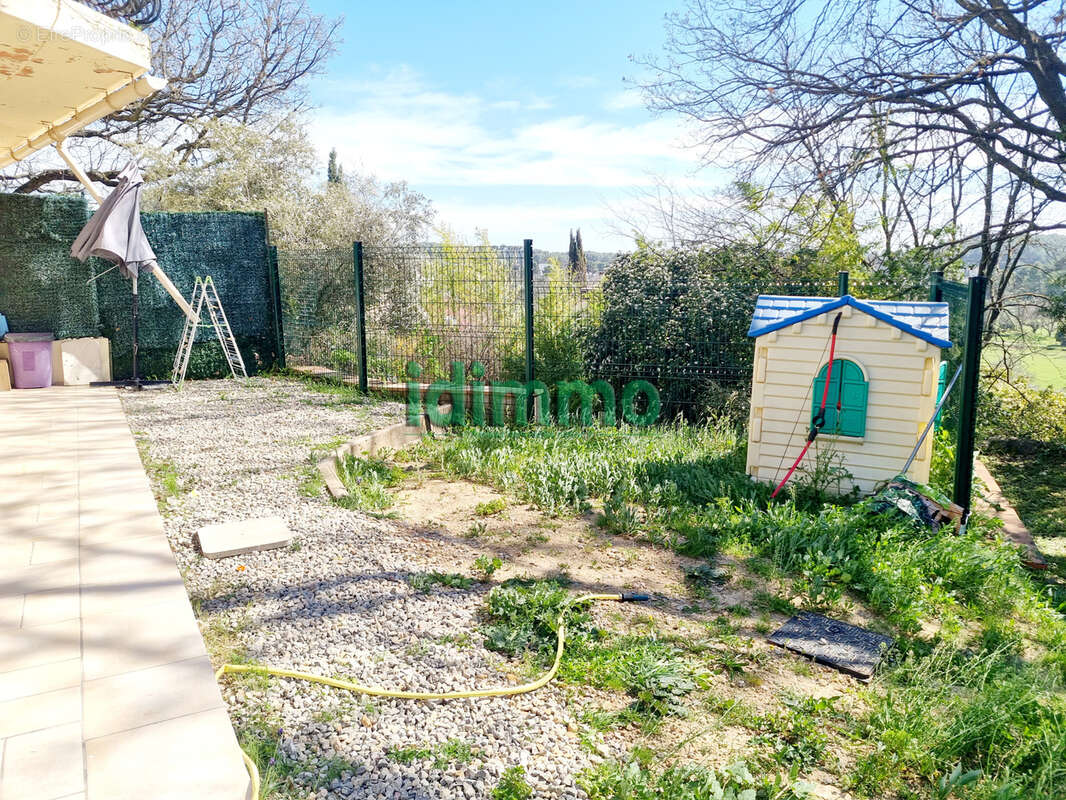 Affaire Draguignan F2 en rez de jardin avec jardin 200m et 2 places de parking 159000€ crn2378 dpe d - photo 2
