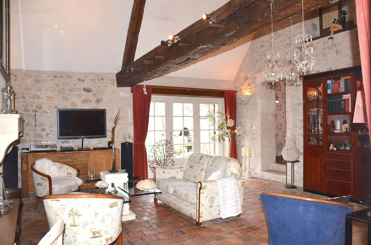 Propriété d'exception au Châtelet : 3,5 ha de nature avec piscine ! - photo 12