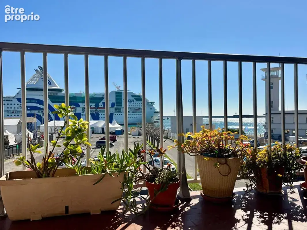 Sète centre ville, dans quartier prisé face à la mer ! - photo 3