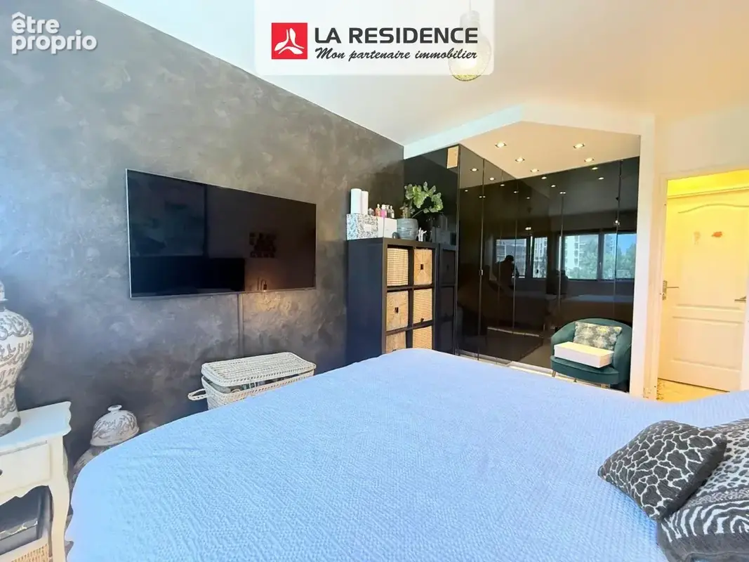 Appartement 4 pièces 79 m² à vendre à Velizy-Villacoublay (78140) - photo 4