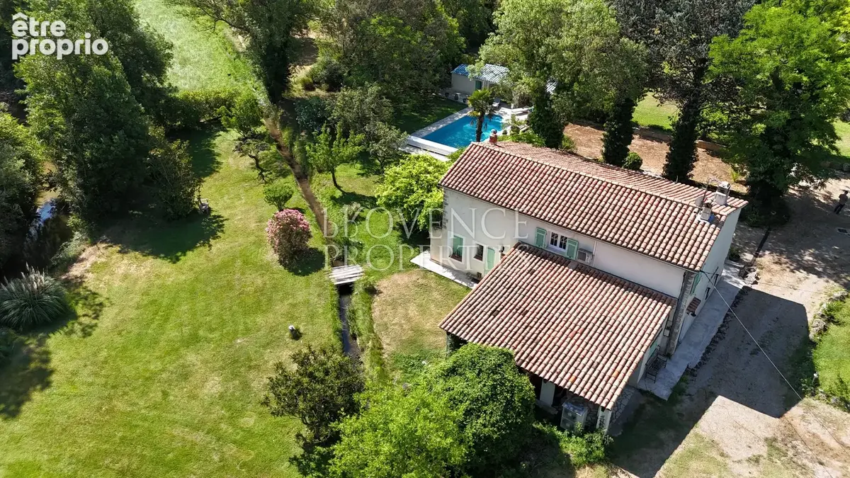 Propriété d'exception avec moulin du 19ème siècle, villa indépendante, 2 piscines sur 1,6 hectare - photo 7