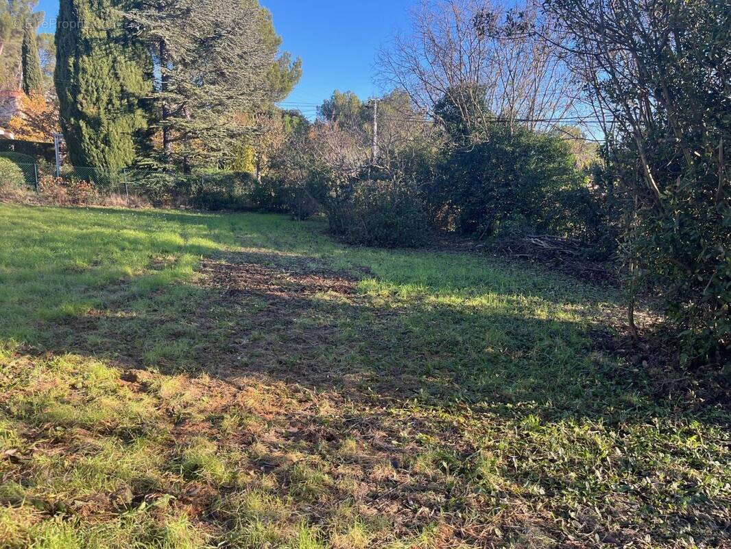 Terrain à AIX-EN-PROVENCE