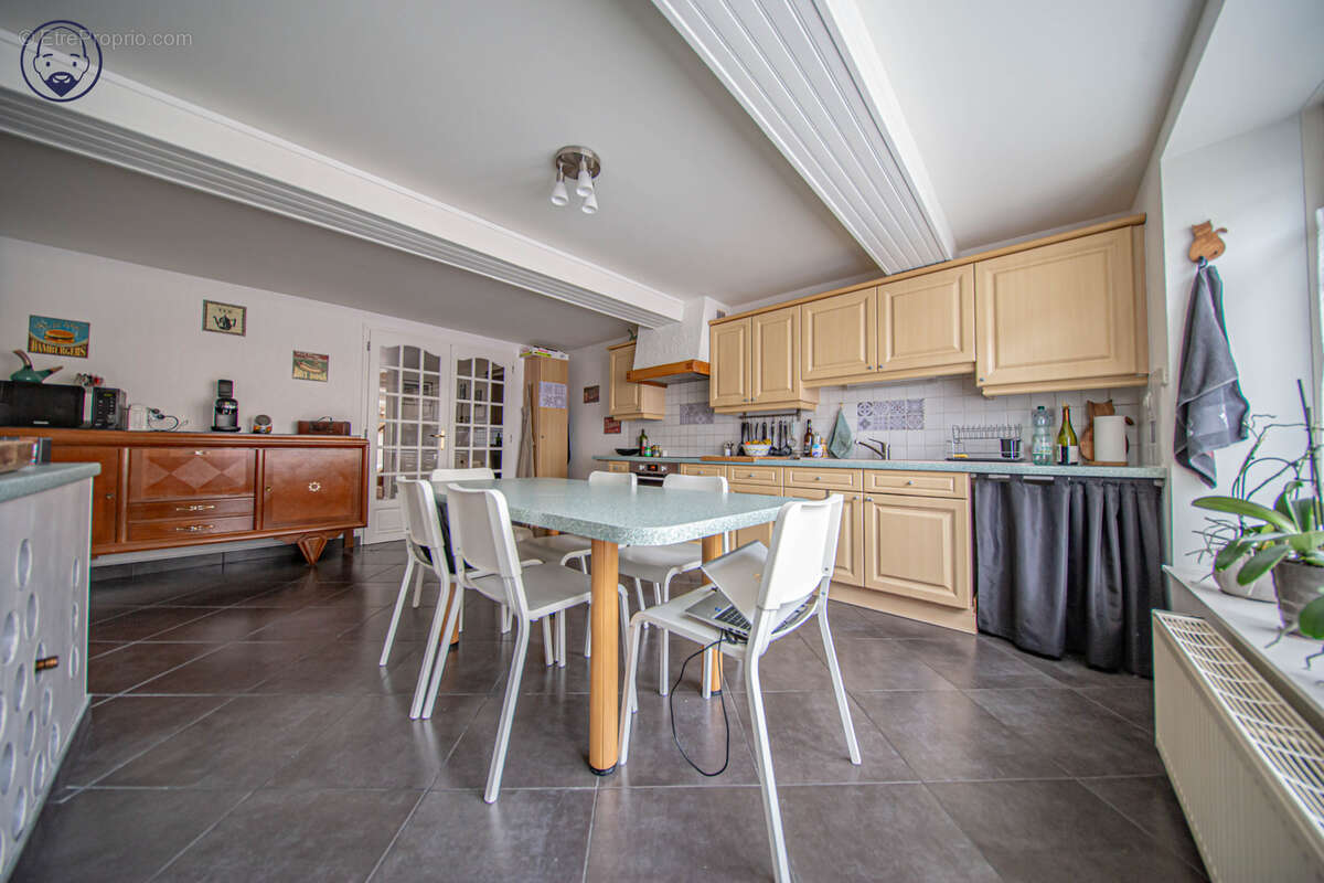 Maison à VELAINES