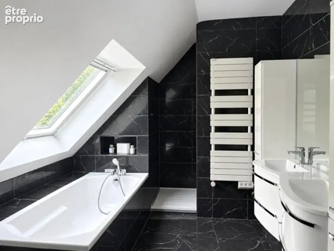 Propriété Familiale de 235 m² -4 chambres -Piscine-Dépendance-Terrain1700M² - photo 12