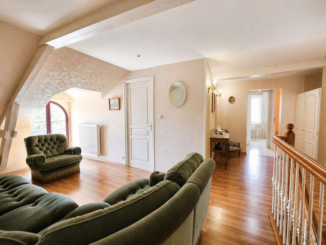 Maison 175 m² à Argentre-Du-Plessis  - photo 9