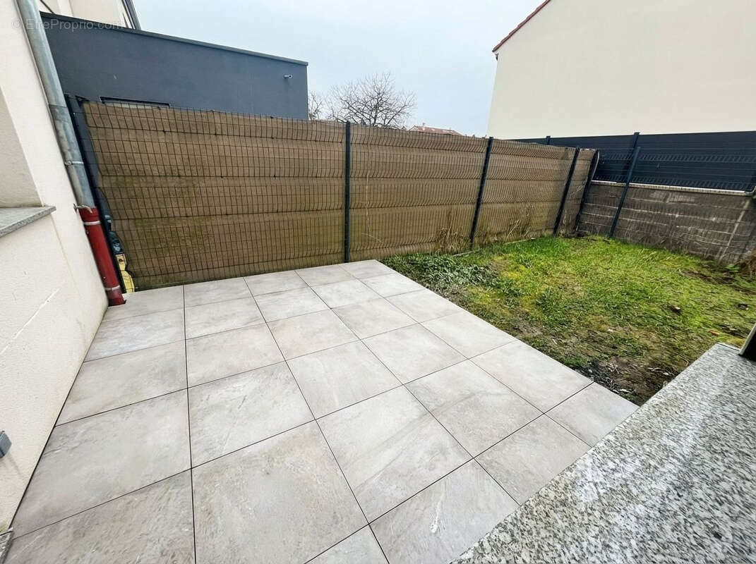 Maison à AY-SUR-MOSELLE