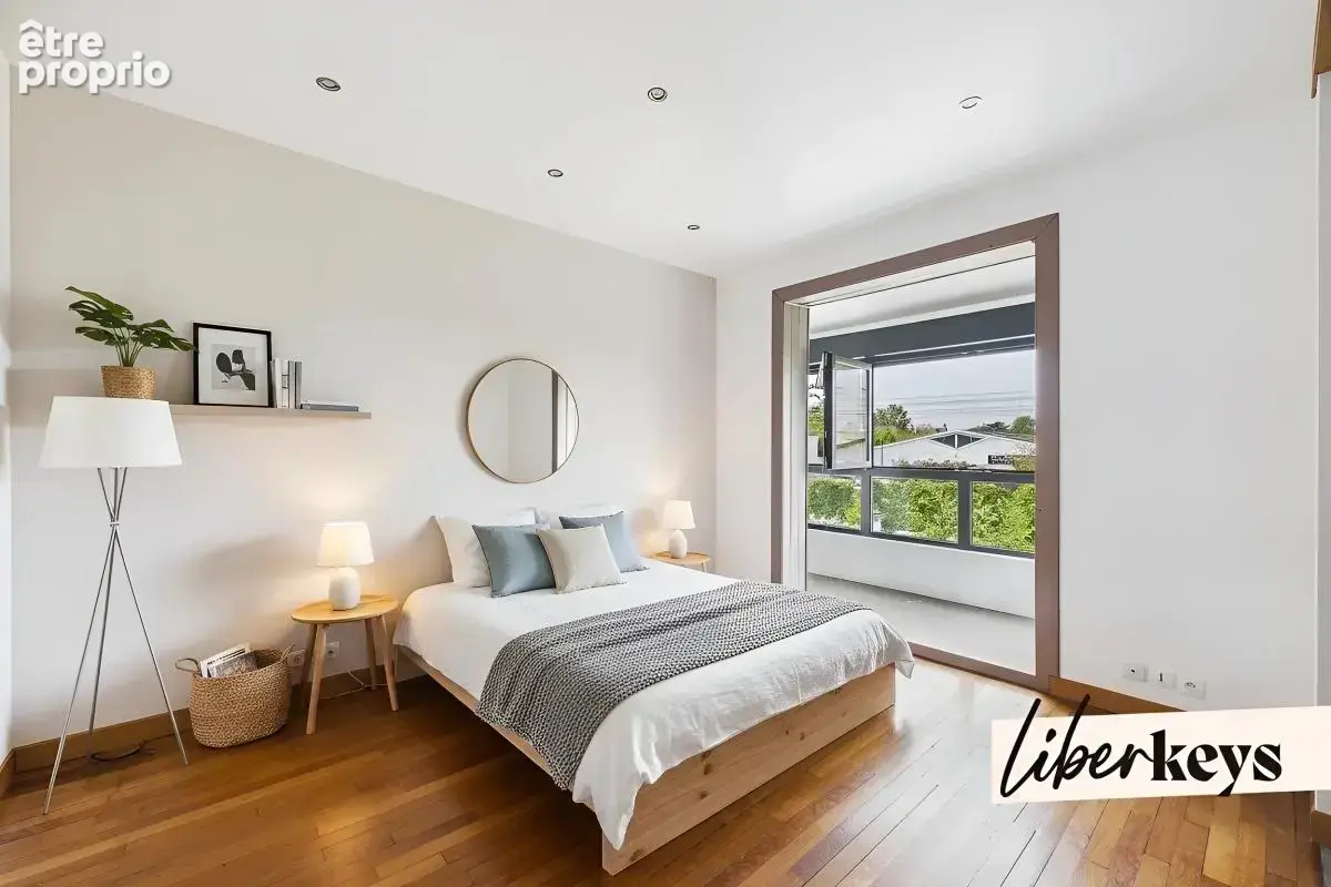 Magnifique maison de ville entièrement rénovée – 137 m² – 3 chambres – terrasses – garage - rer a pied - photo 7