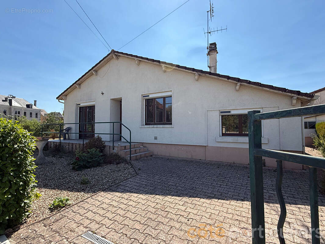 Pavillon de plain-pied avec grand garage - photo 2