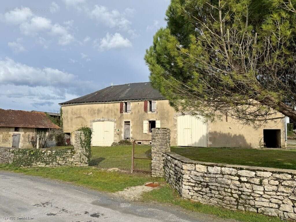 Maison à VERTEUIL-SUR-CHARENTE