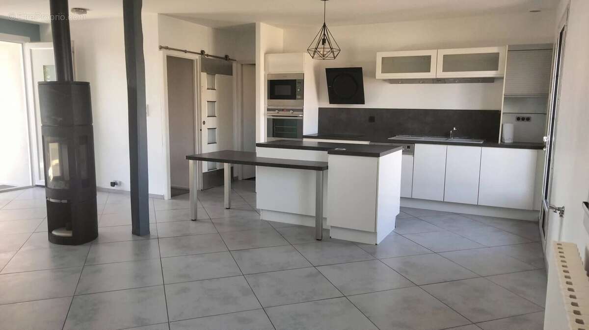 Maison à LA VILLEDIEU-DU-CLAIN