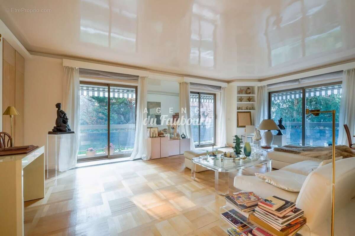 Appartement à NEUILLY-SUR-SEINE