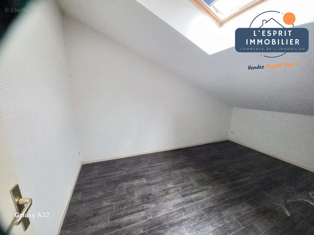 Appartement à COIN-LES-CUVRY