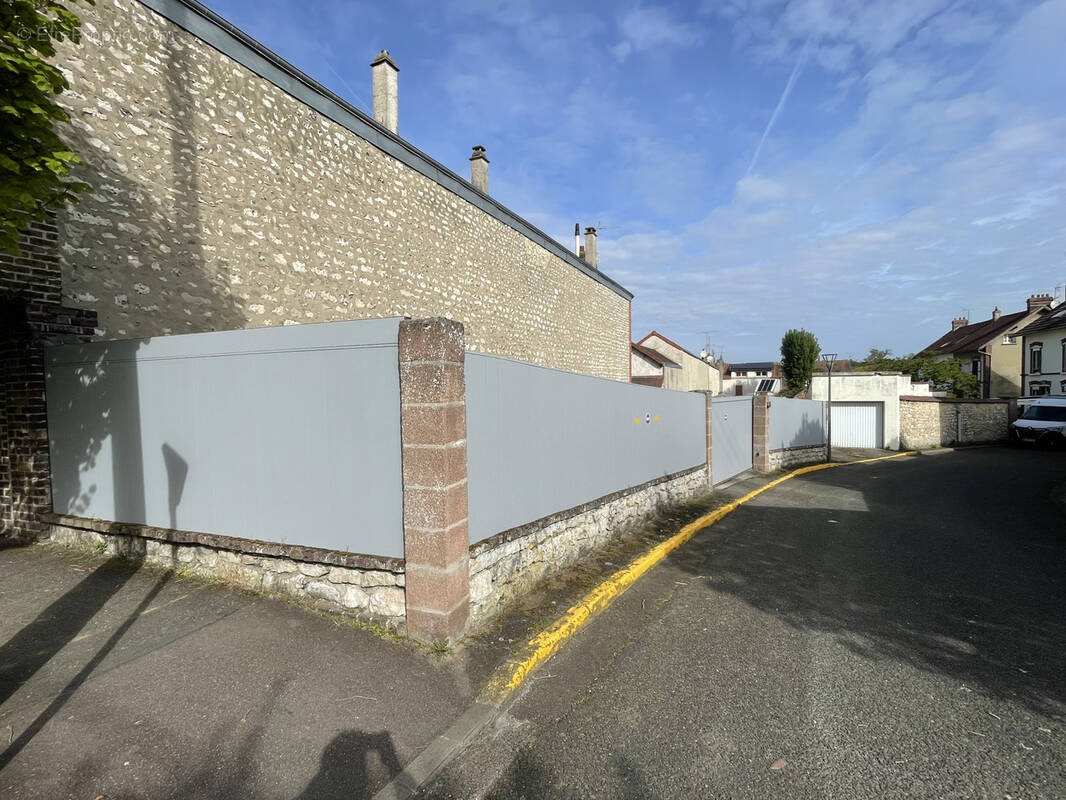 Terrain à BONNIERES-SUR-SEINE