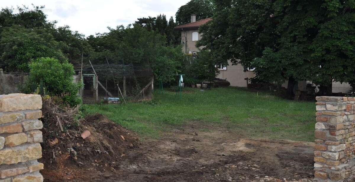 Terrain à LACHASSAGNE