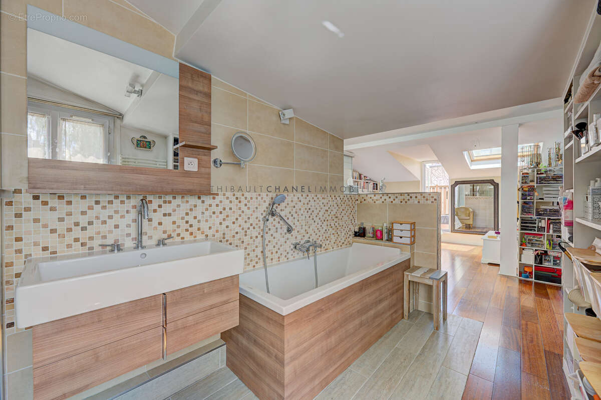 Maison à PARIS-11E