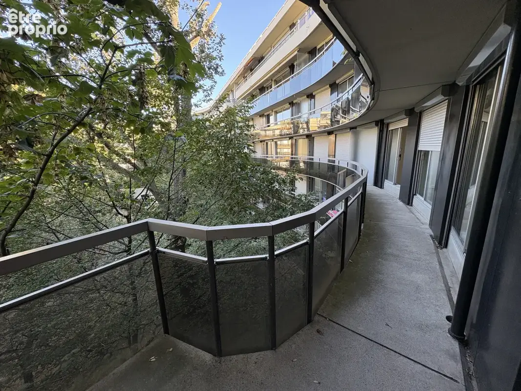 Appartement t3 / balcon / ascenseur / cave / place de parking privative en sous-sol / chamalières - photo 2