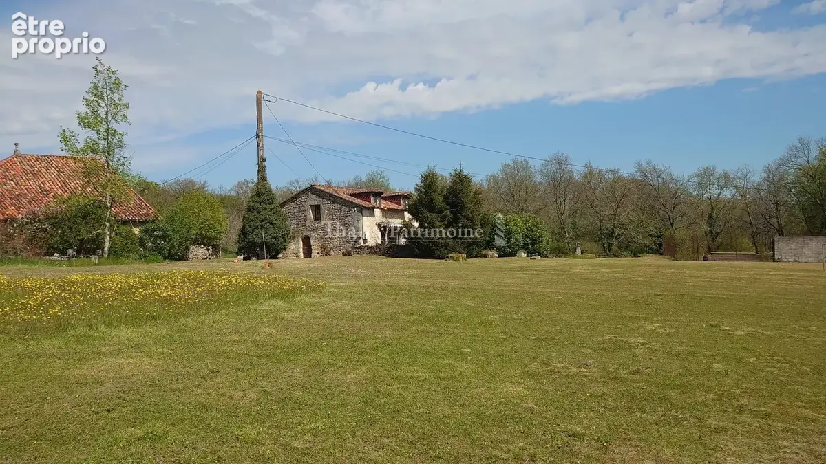 MAGNIFIQUE PROPRIETE A RENOVER   380 m2 environ -10 chambres, 1 dortoir- terrain 2ha8, dépendances - MAREUIL e - photo 10