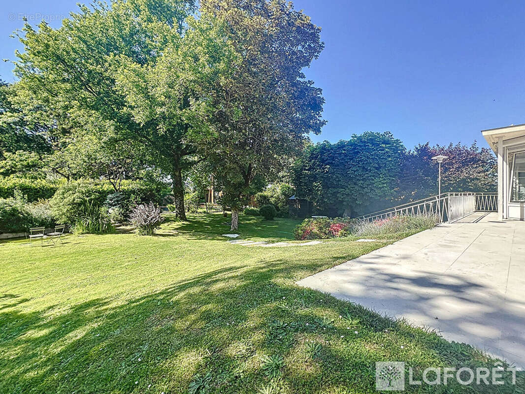 Maison à SAINT-MACAIRE-EN-MAUGES